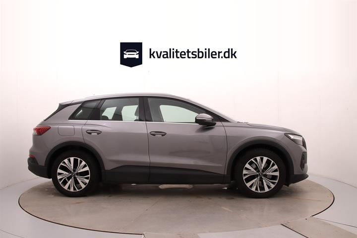 Grå Audi Q4 fra 2022