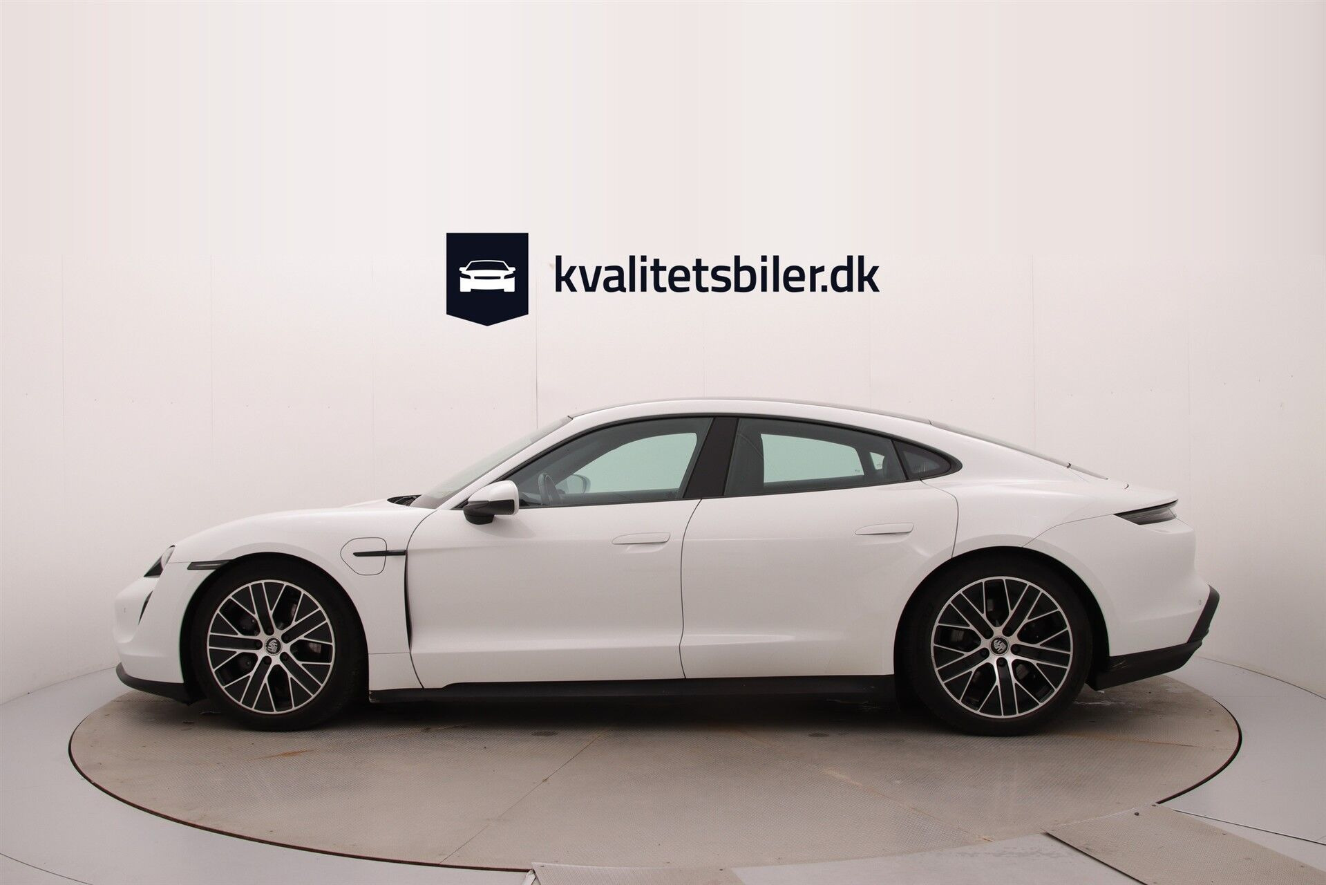Hvid Porsche Taycan fra 2022