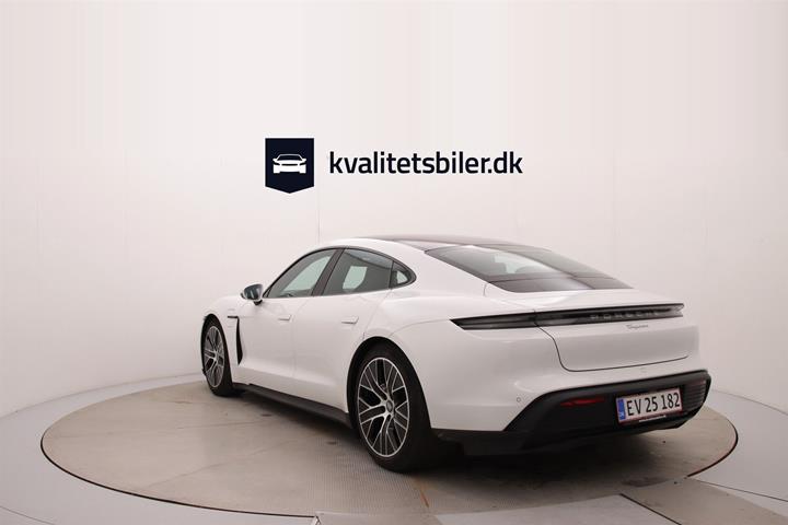 Hvid Porsche Taycan fra 2022