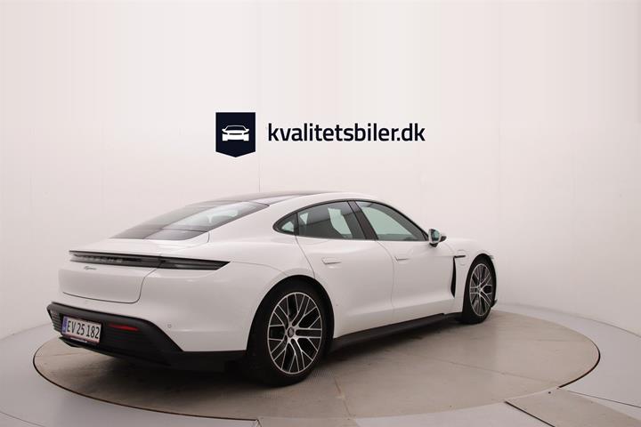 Hvid Porsche Taycan fra 2022