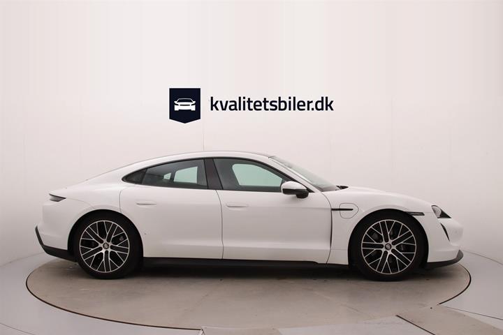 Hvid Porsche Taycan fra 2022