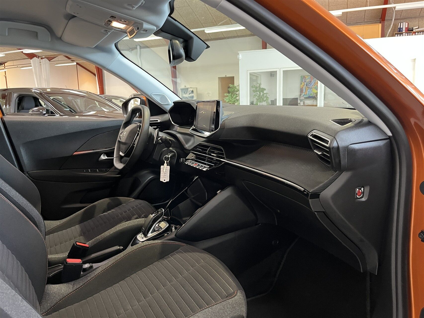 Orange Peugeot 2008 fra 2021