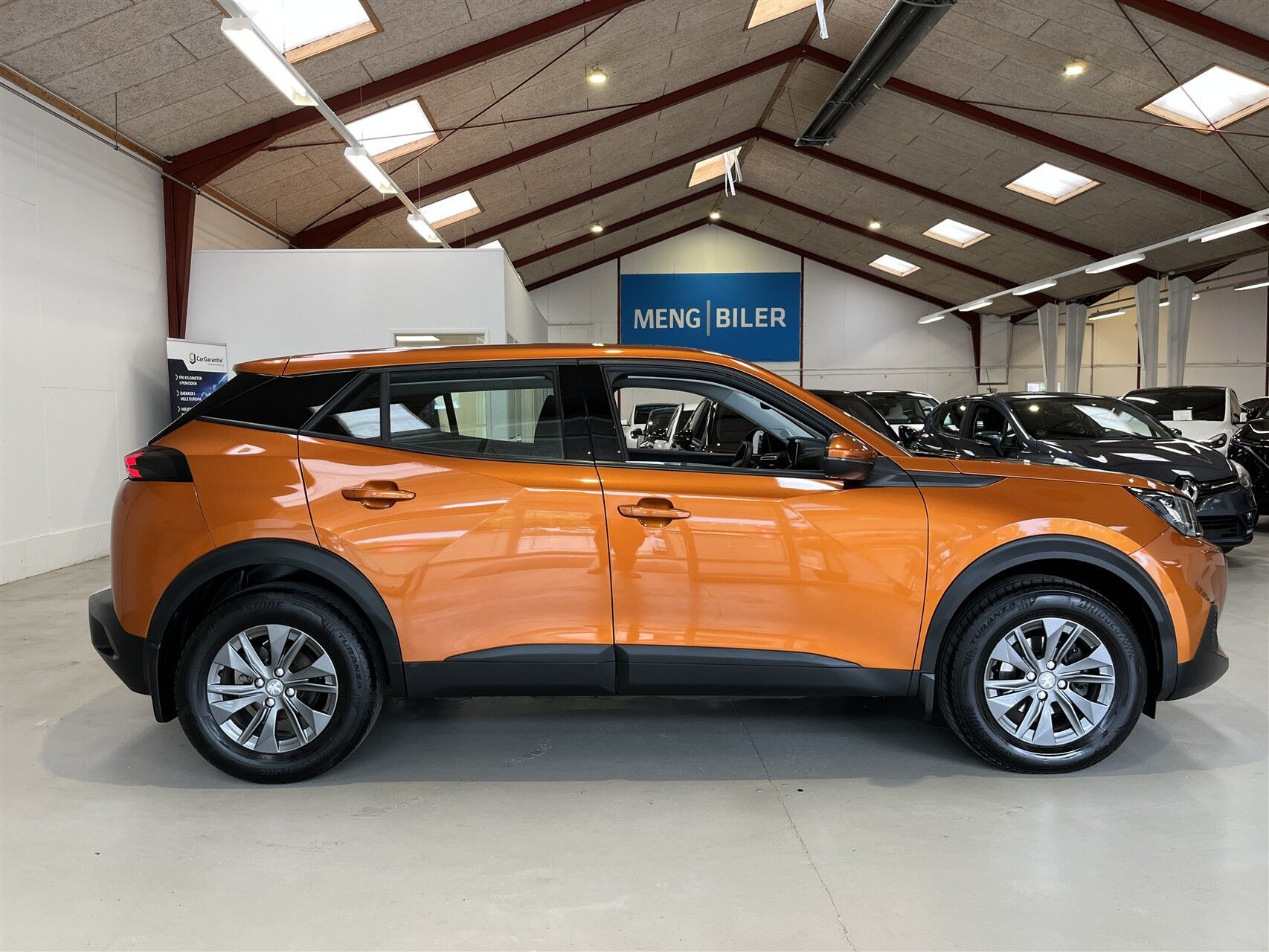 Orange Peugeot 2008 fra 2021