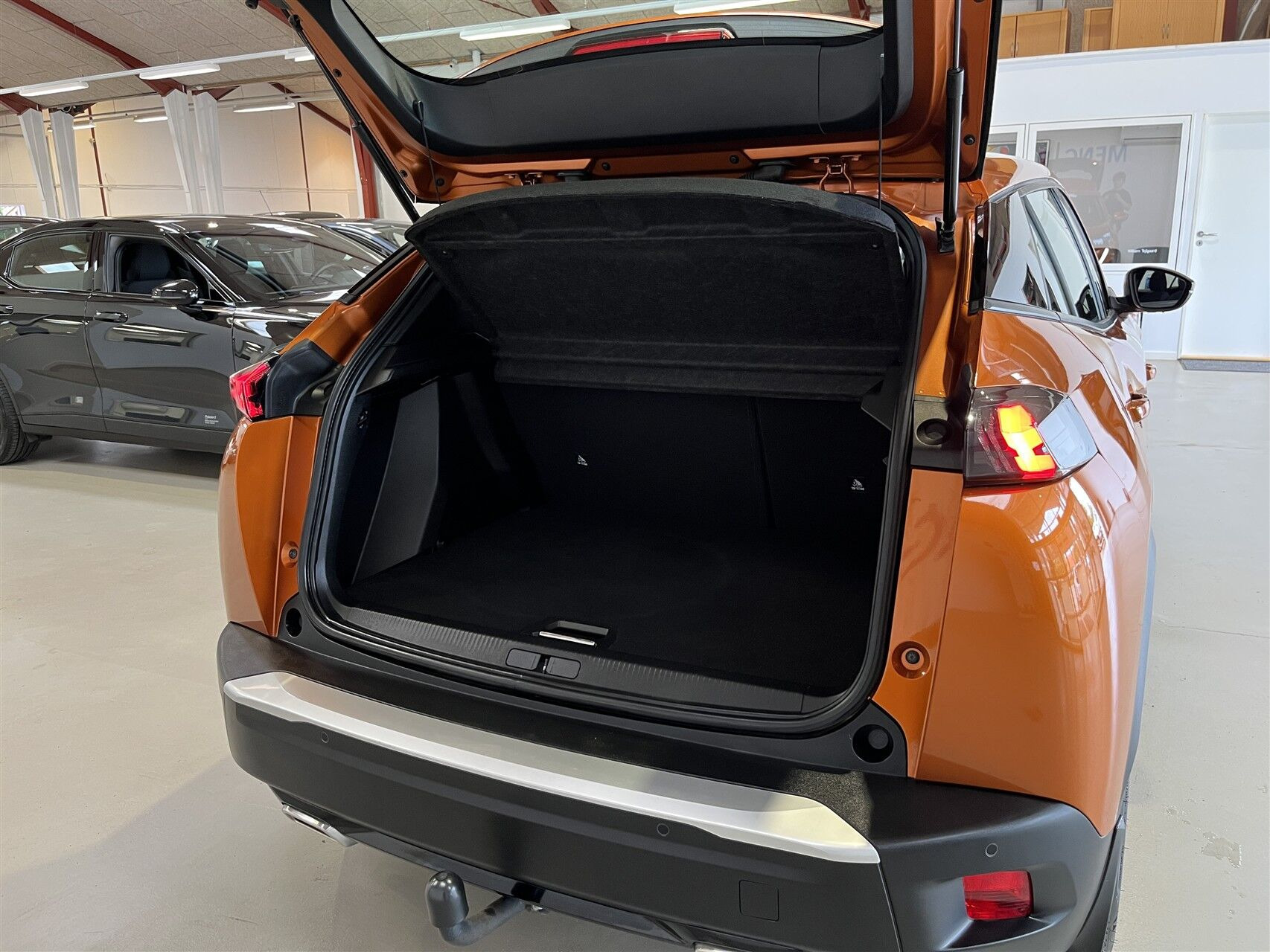 Orange Peugeot 2008 fra 2021