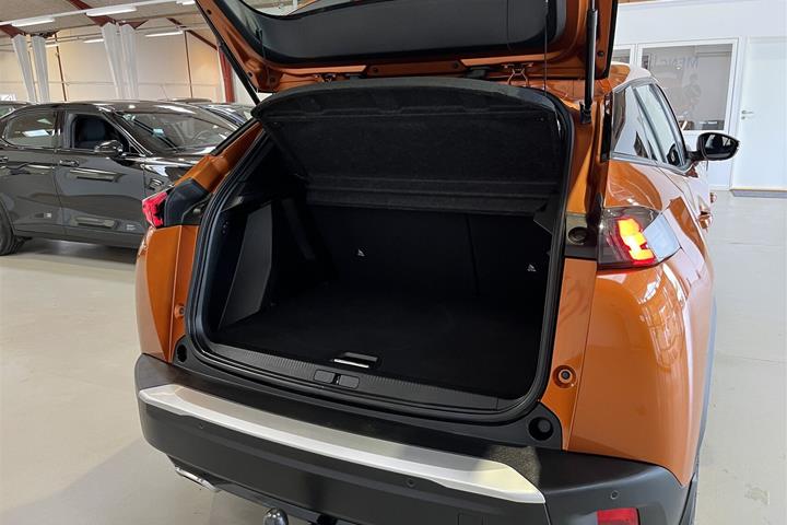 Orange Peugeot 2008 fra 2021