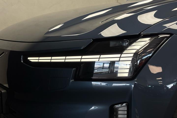 Blå Volvo ES90 fra 2026