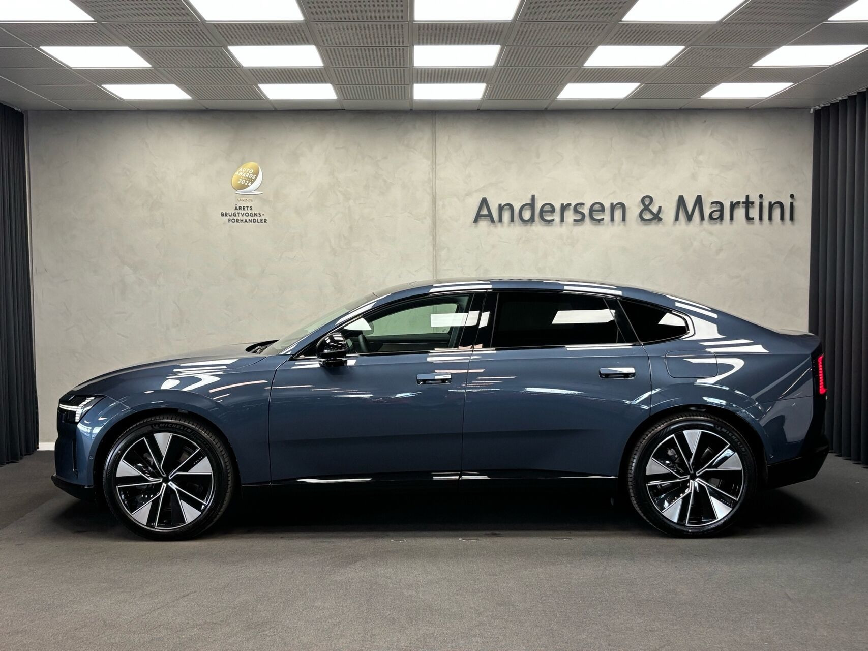 Blå Volvo ES90 fra 2026