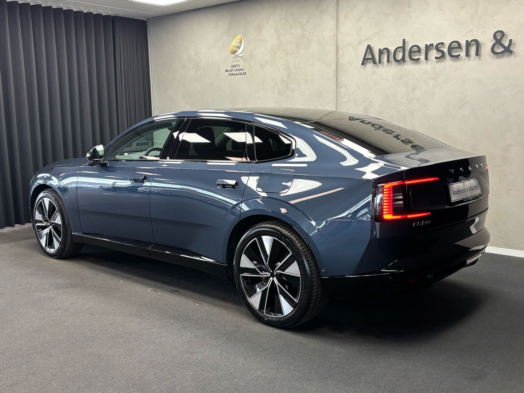 Blå Volvo ES90 fra 2026