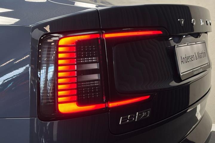 Blå Volvo ES90 fra 2026