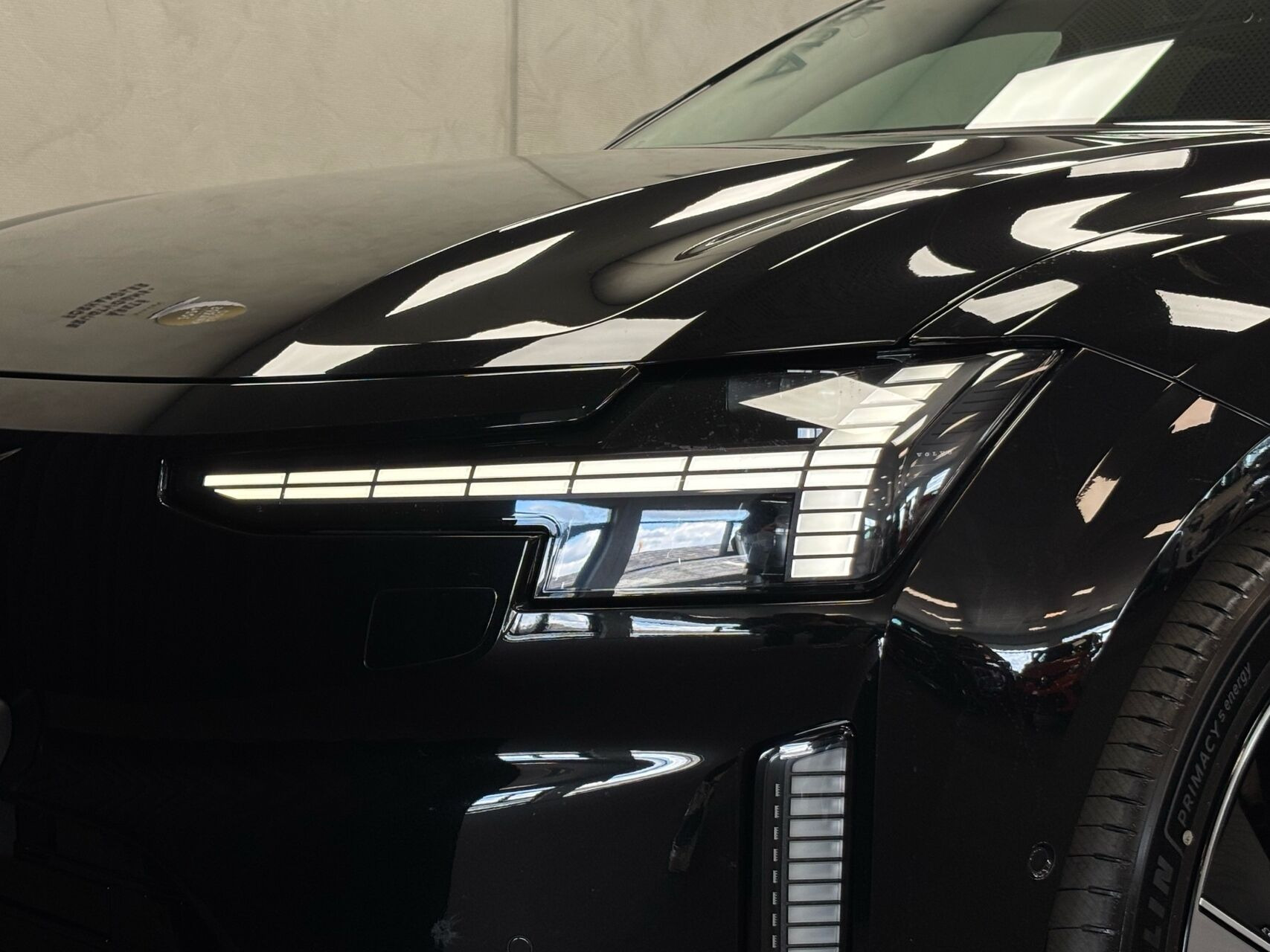 Sort Volvo ES90 fra 2026