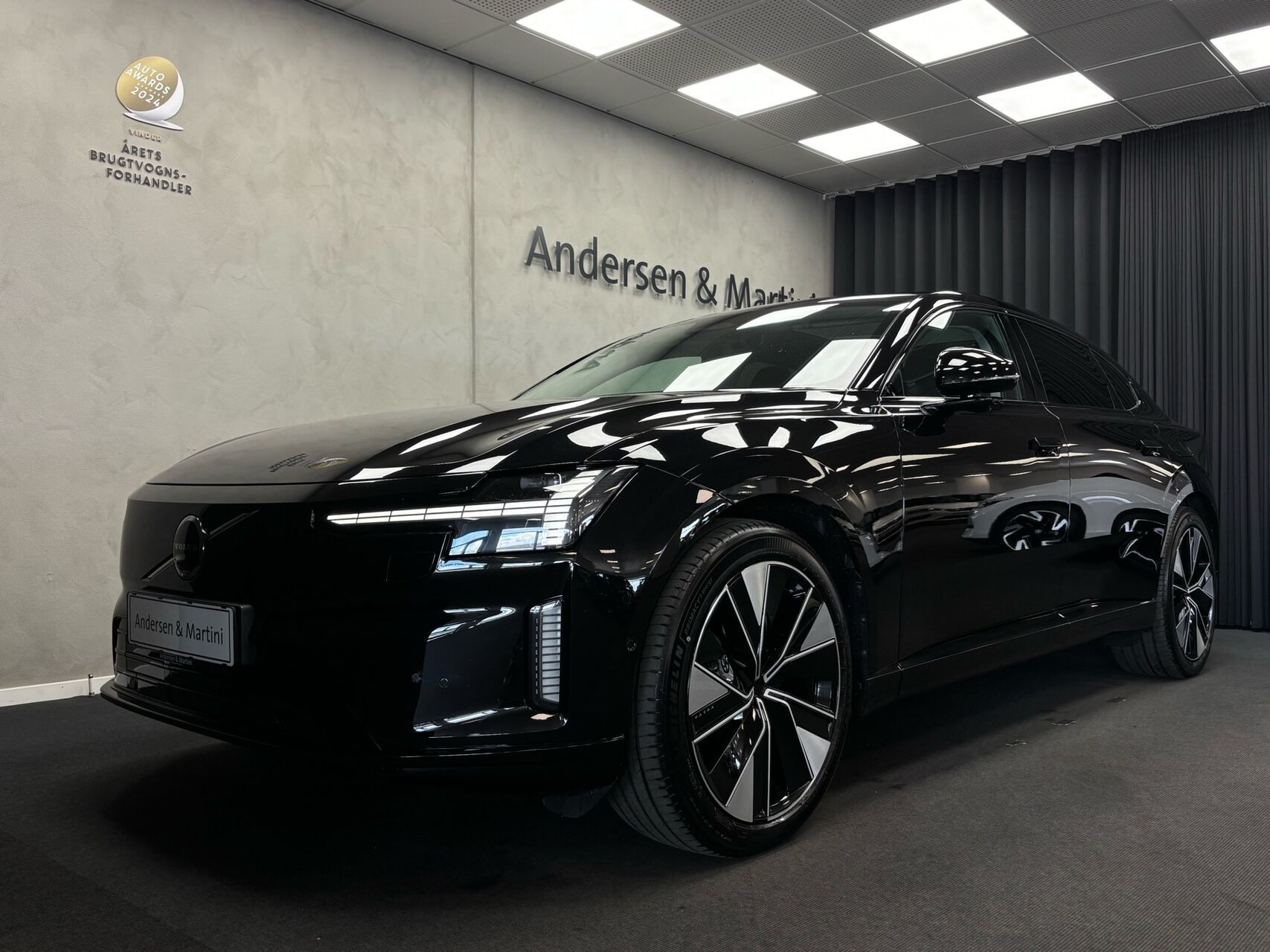 Sort Volvo ES90 fra 2026