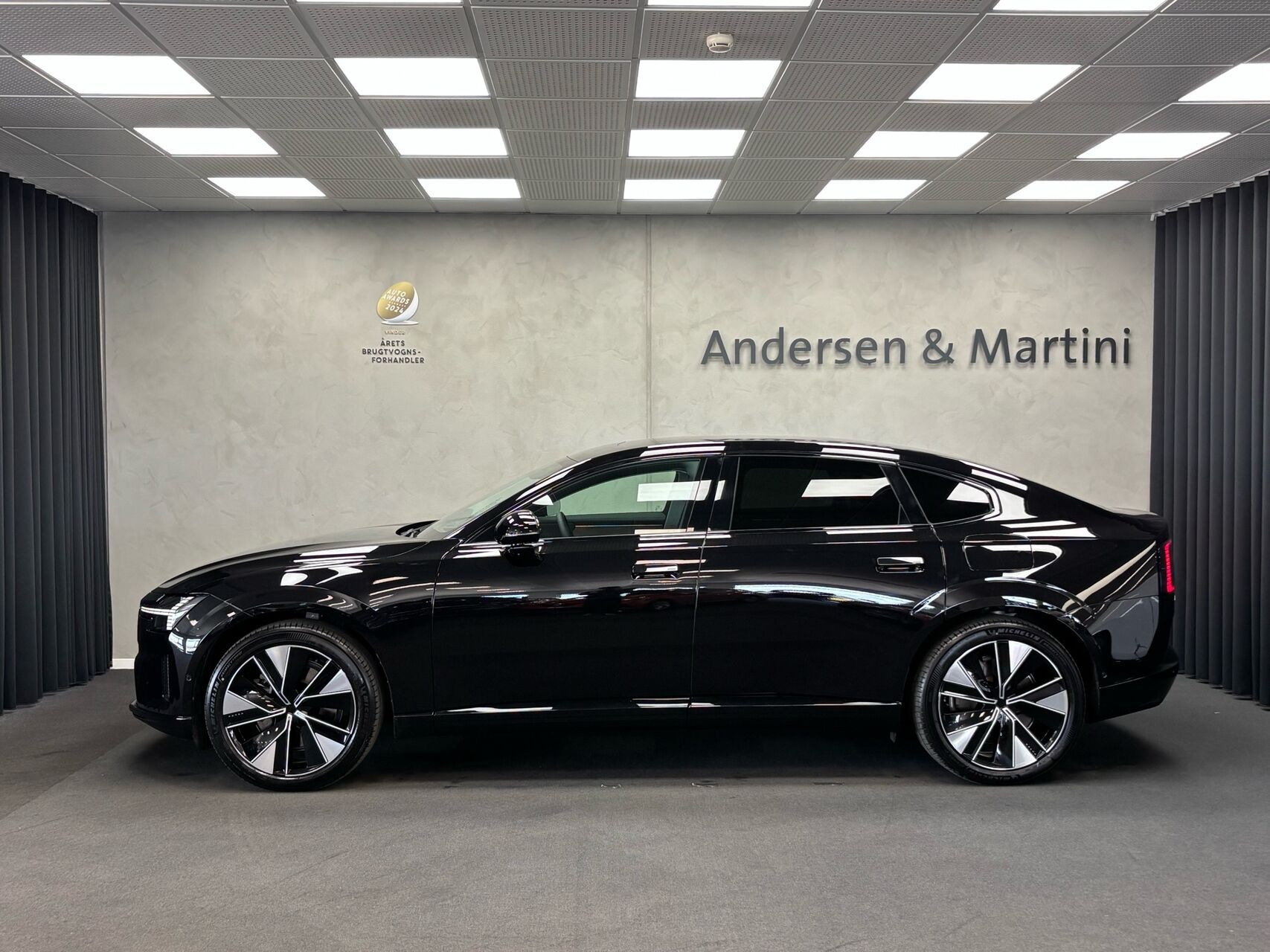 Sort Volvo ES90 fra 2026