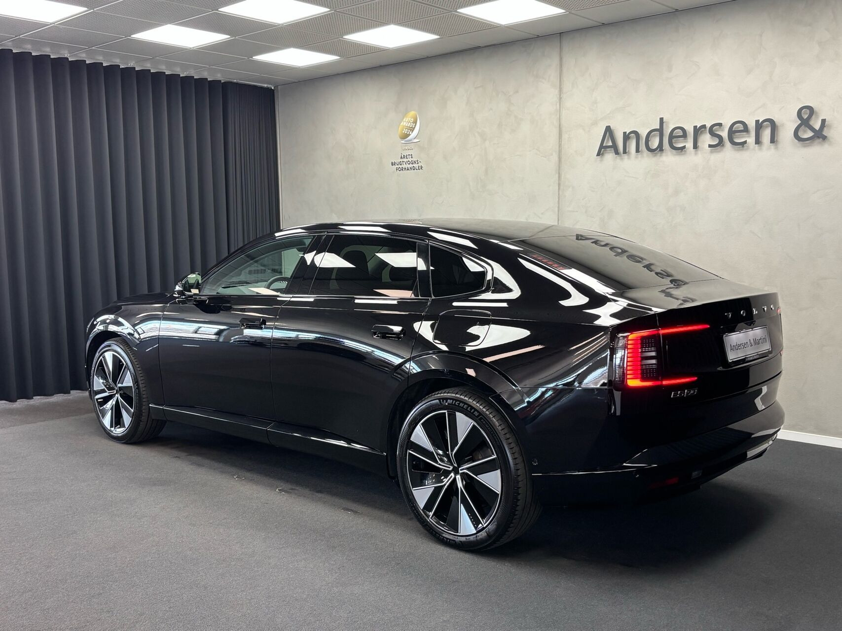 Sort Volvo ES90 fra 2026