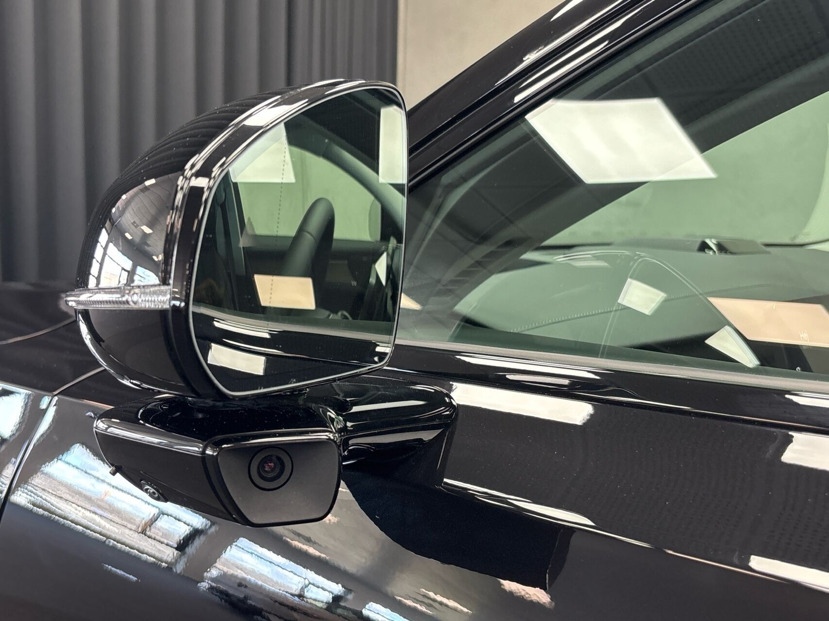 Sort Volvo ES90 fra 2026