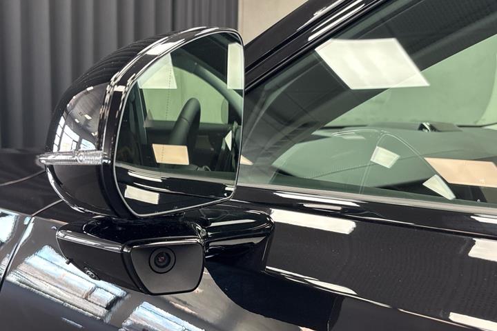 Sort Volvo ES90 fra 2026