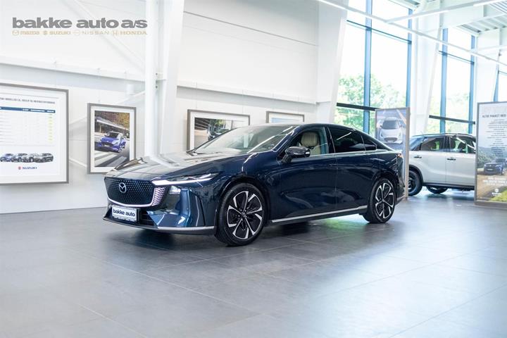 Blå Mazda 6e fra 2025