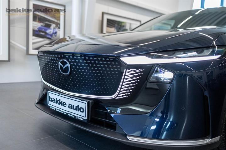 Blå Mazda 6e fra 2025