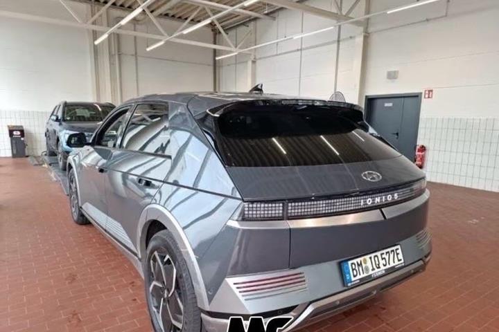 Grå Hyundai Ioniq 5 fra 2024