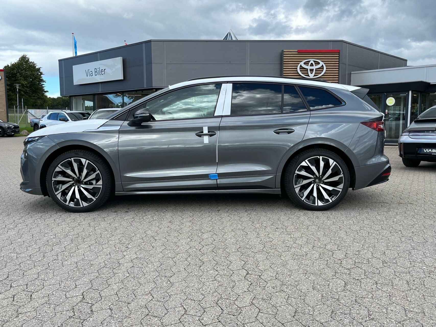 Grå Skoda Enyaq fra 2026
