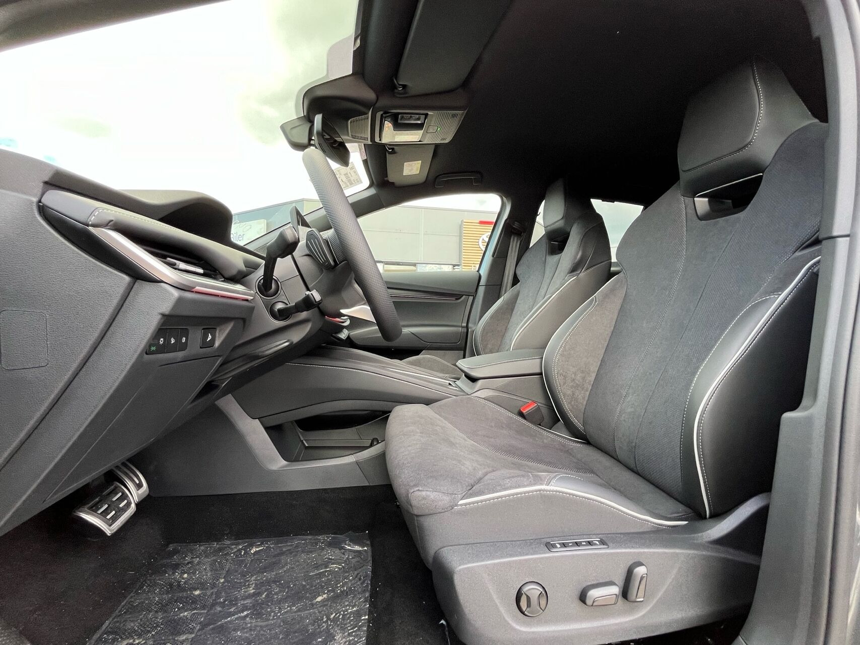 Grå Skoda Enyaq fra 2026