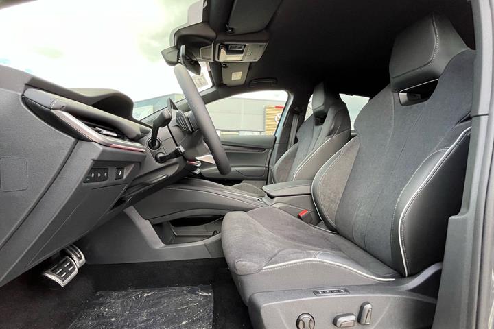 Grå Skoda Enyaq fra 2026