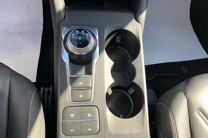 Sølv Ford Kuga fra 2020