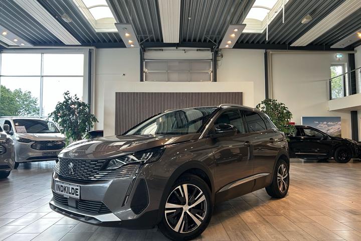 Grå Peugeot 3008 fra 2021