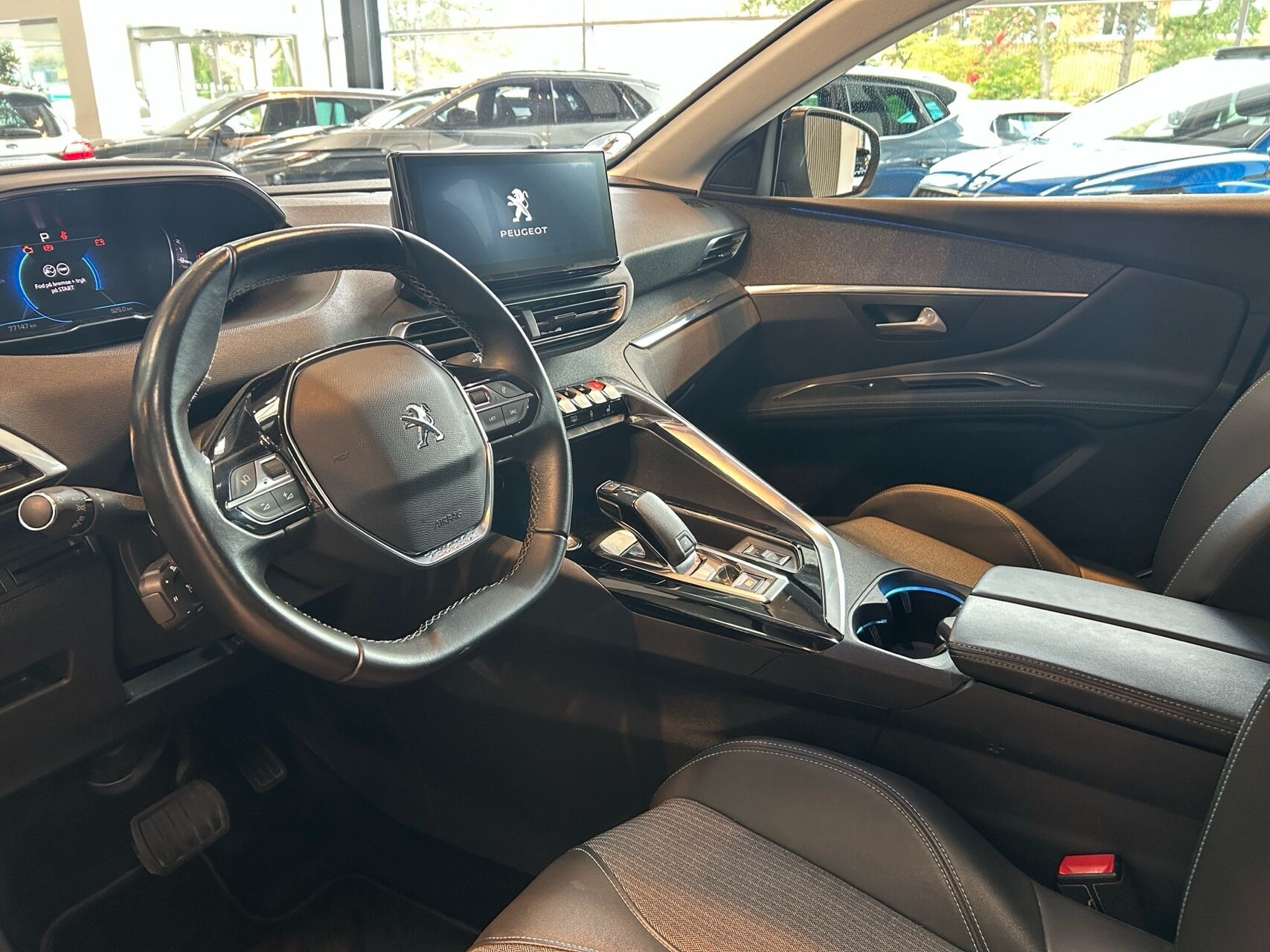 Grå Peugeot 3008 fra 2021