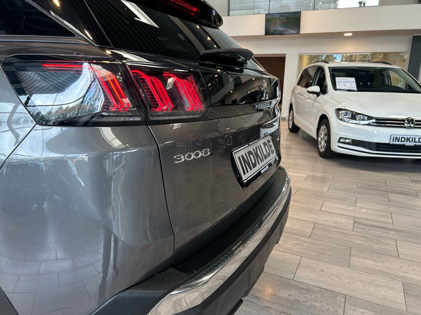 Grå Peugeot 3008 fra 2021