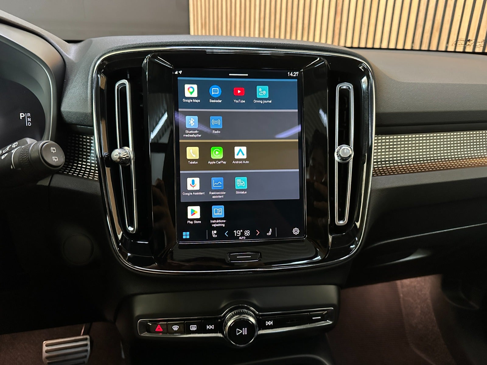 Sort Volvo XC40 fra 2021