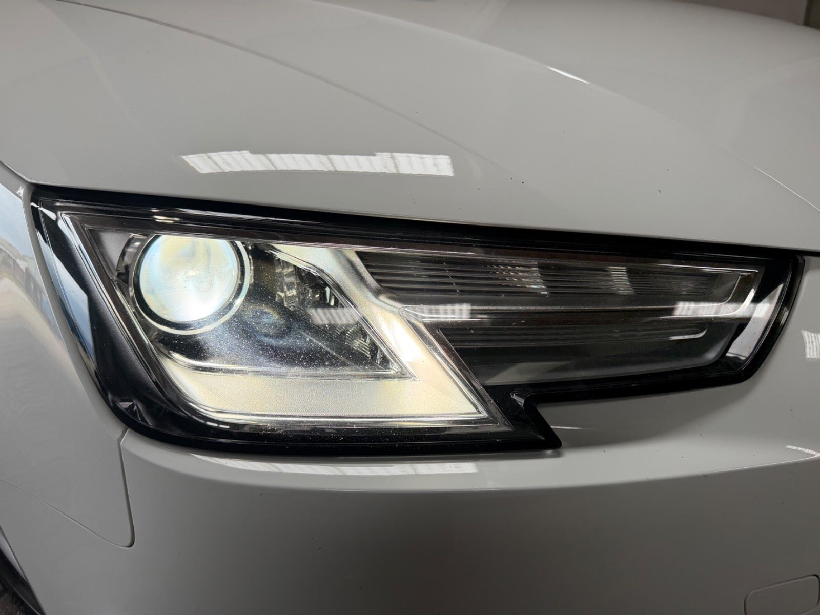 Hvid Audi A4 fra 2019