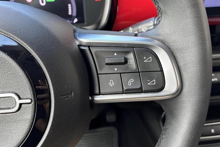 Rød Fiat 600e fra 2024