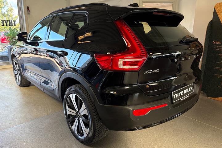 Sort Volvo XC40 fra 2023