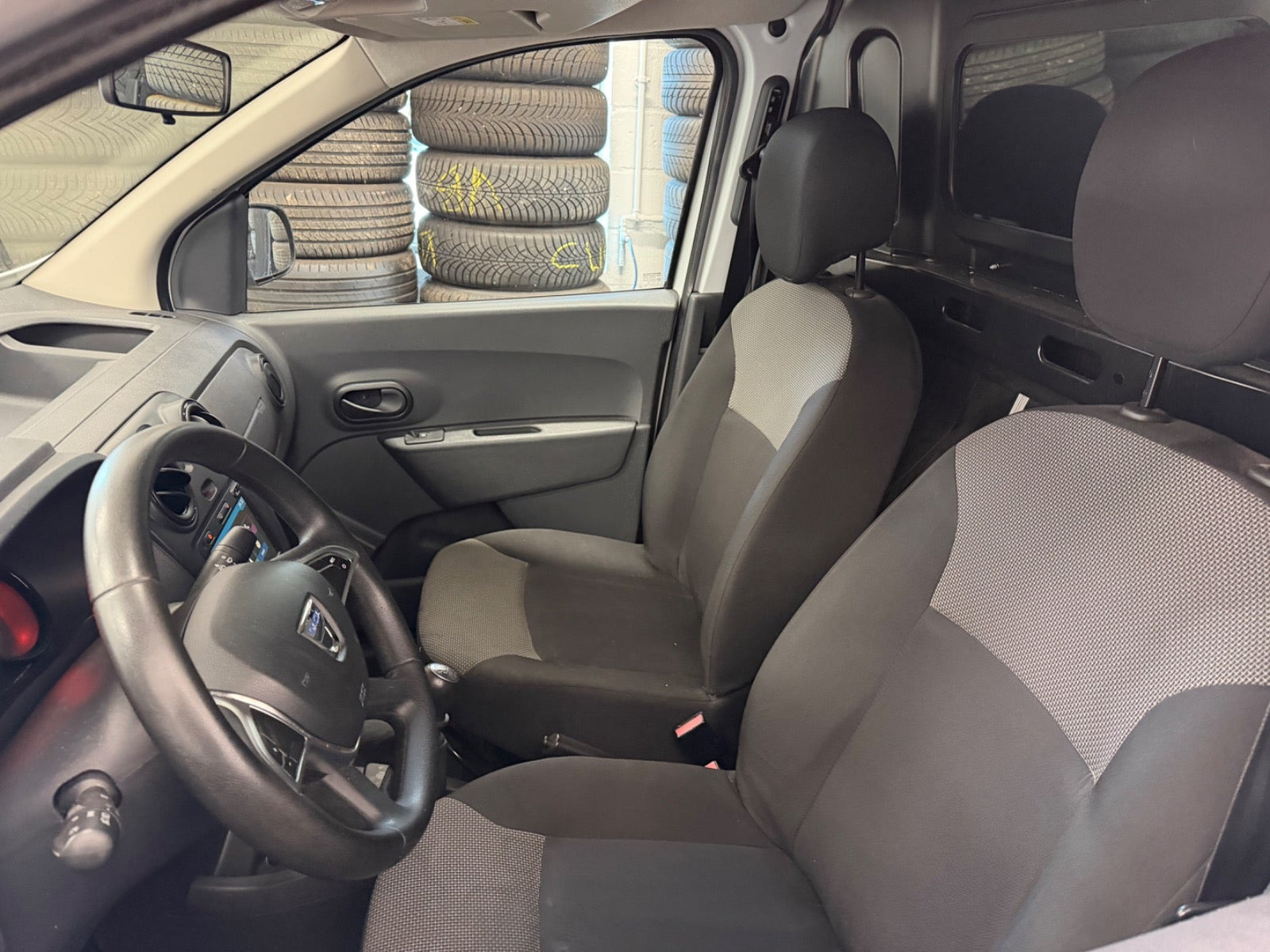 Hvid Dacia Dokker fra 2019