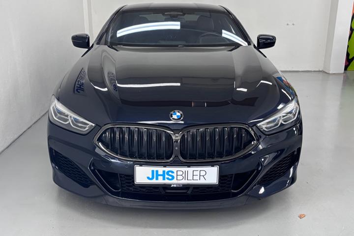 Sort BMW M850i fra 2020