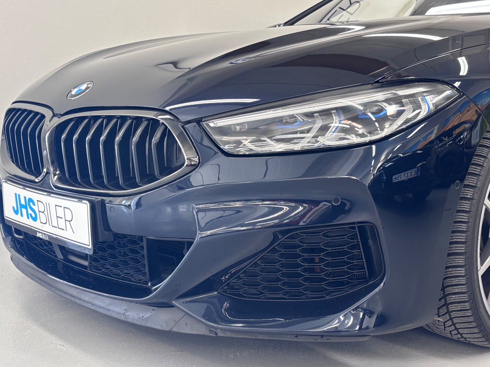Sort BMW M850i fra 2020