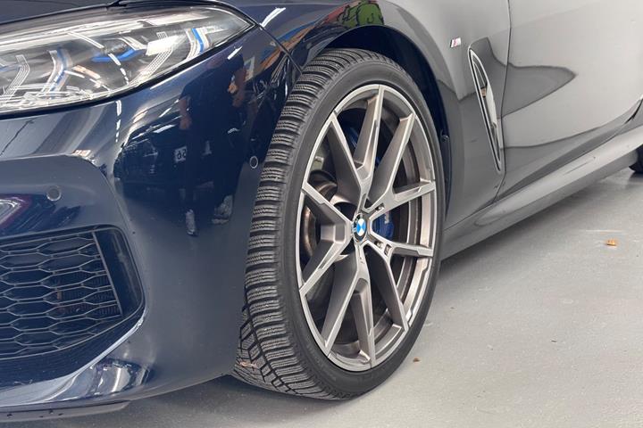 Sort BMW M850i fra 2020