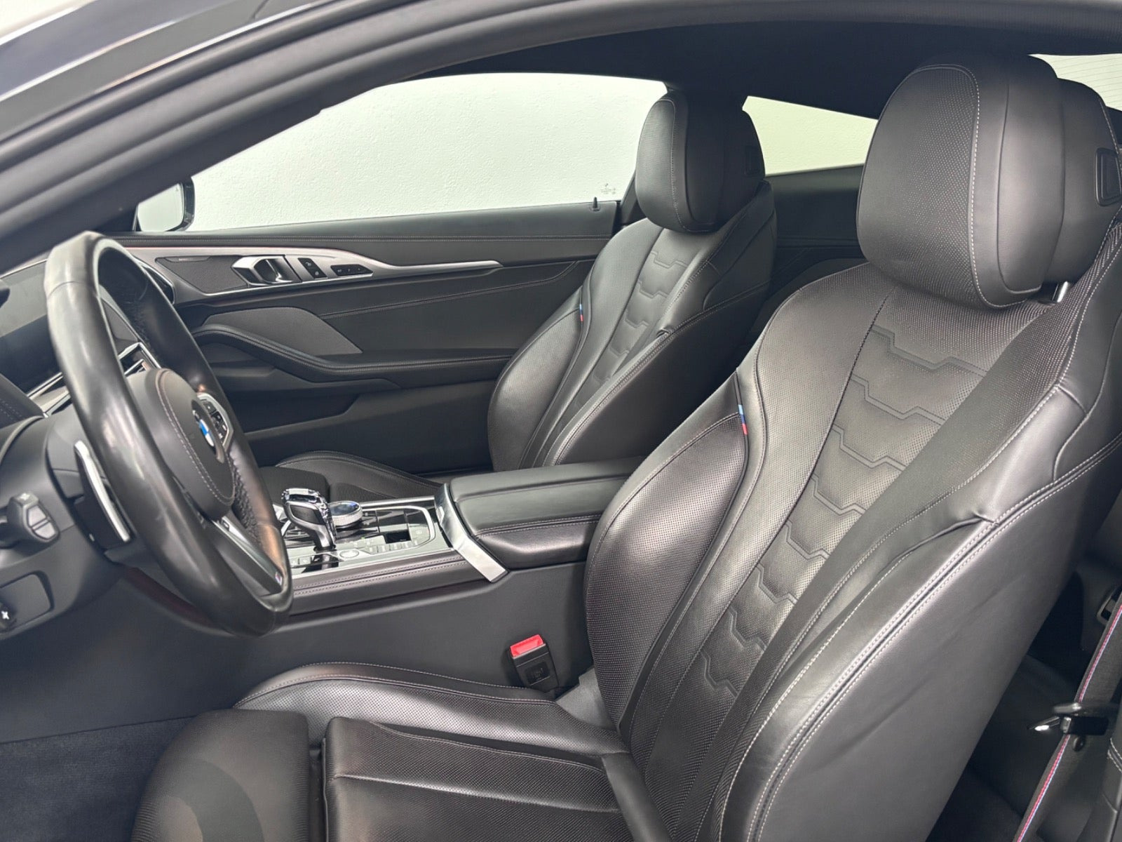 Sort BMW M850i fra 2020