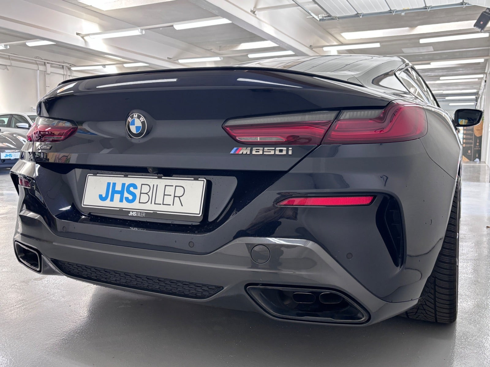 Sort BMW M850i fra 2020