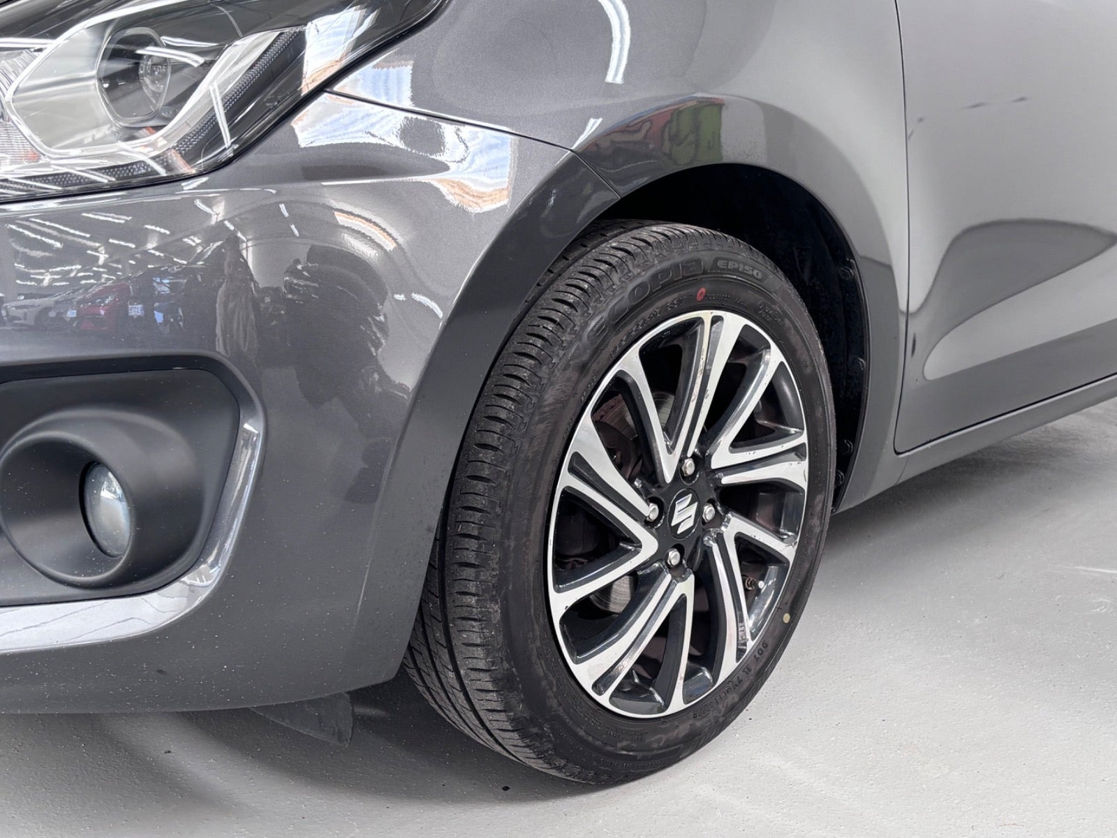 Grå Suzuki Swift fra 2020
