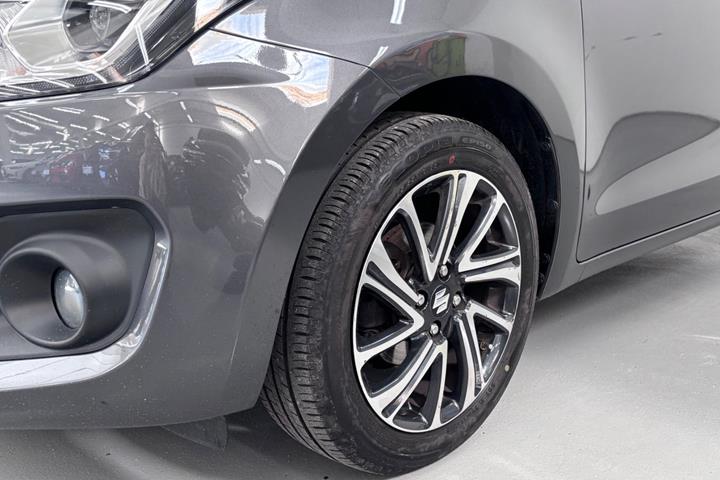 Grå Suzuki Swift fra 2020
