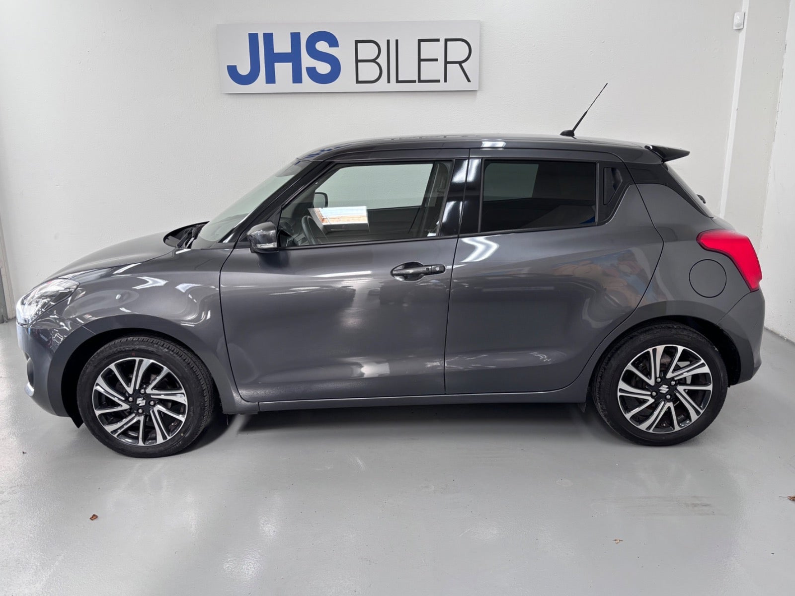 Grå Suzuki Swift fra 2020
