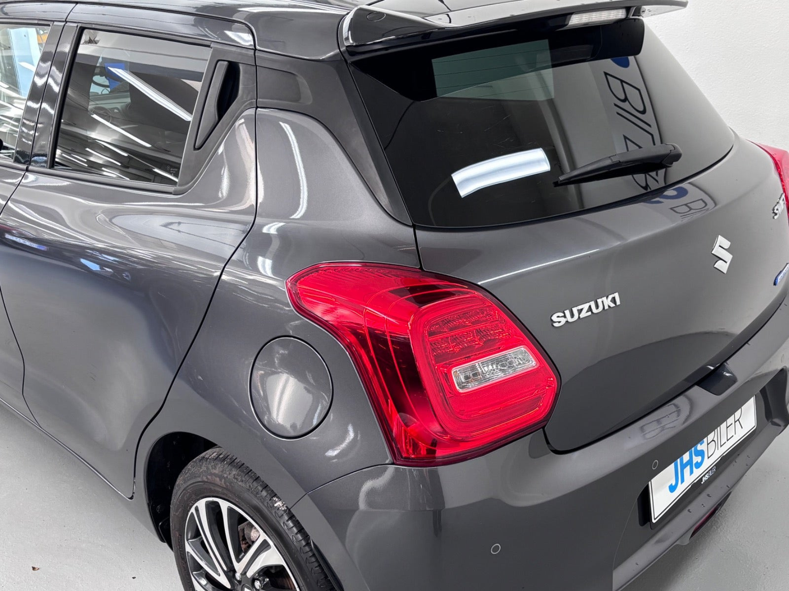 Grå Suzuki Swift fra 2020
