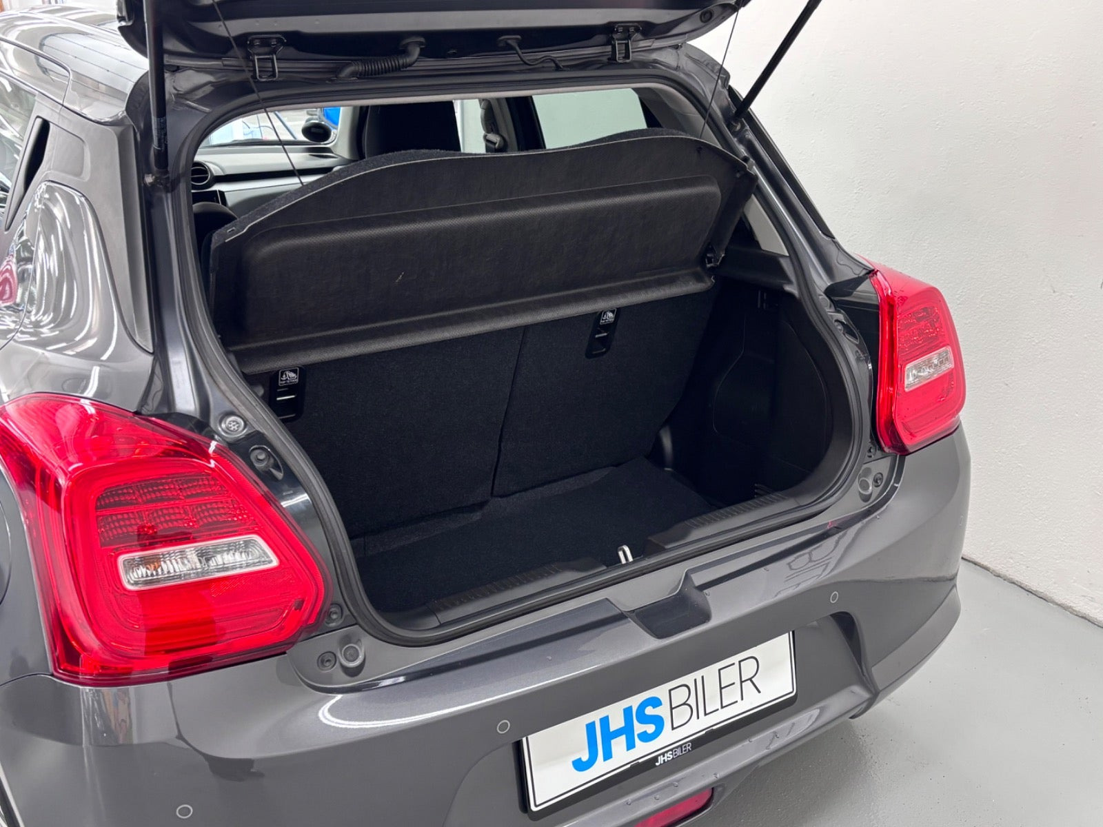 Grå Suzuki Swift fra 2020