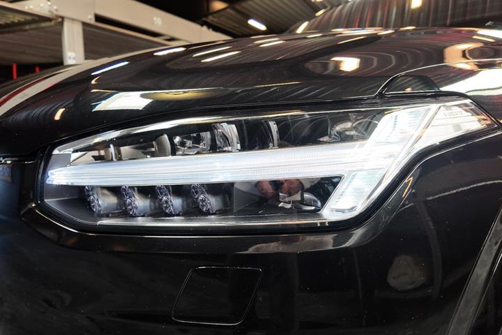 Sort Volvo XC90 fra 2024