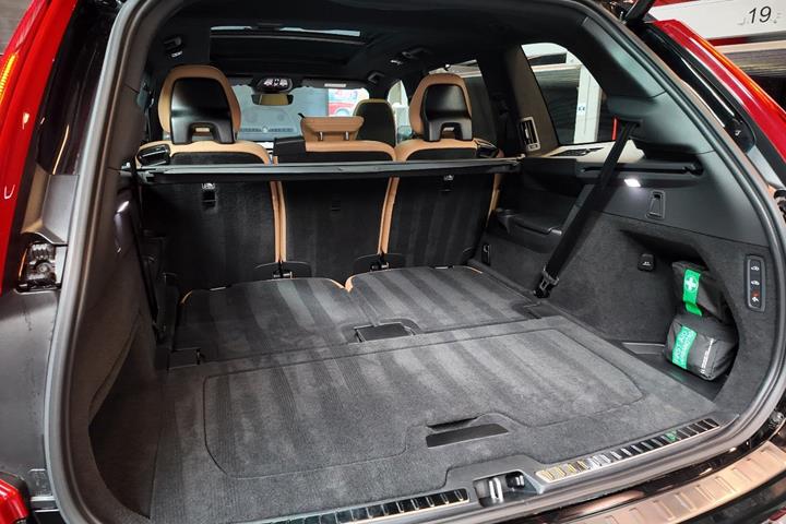 Sort Volvo XC90 fra 2024