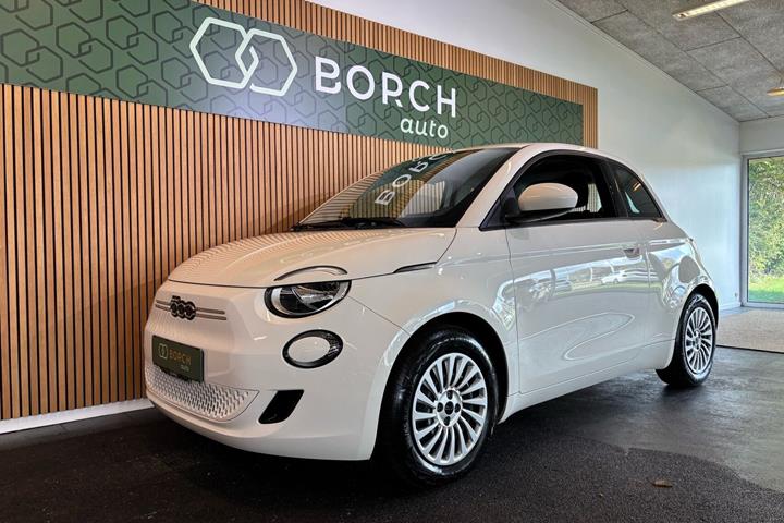 Hvid Fiat 500e fra 2023