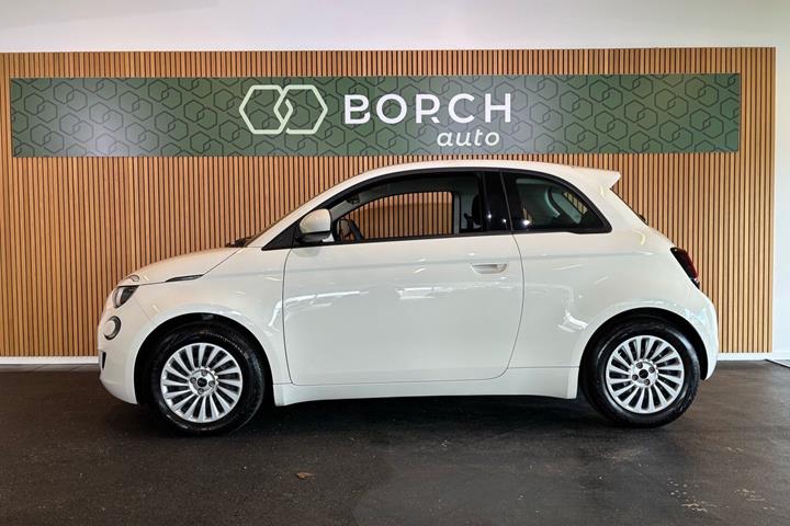 Hvid Fiat 500e fra 2023