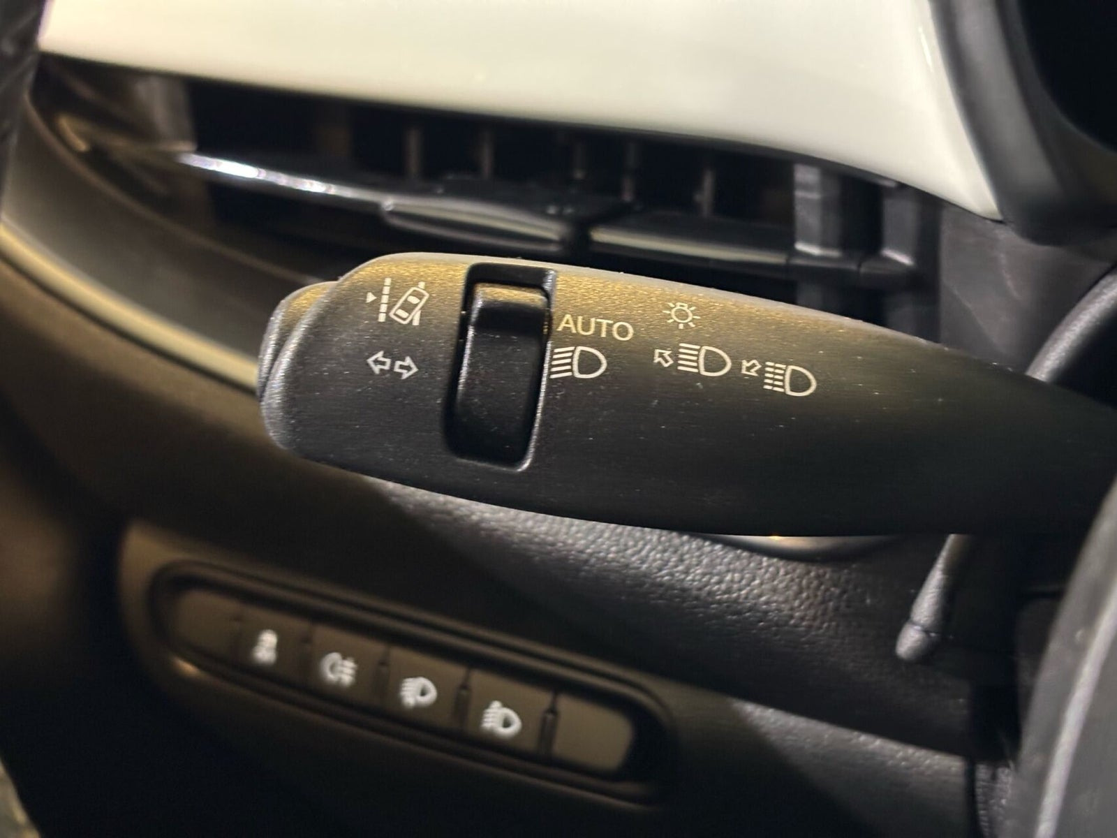 Hvid Fiat 500e fra 2023