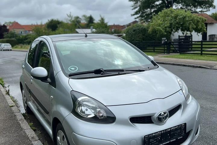 Grøn Toyota Aygo fra 2012
